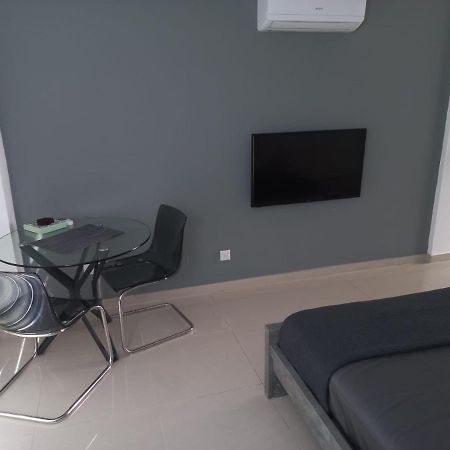 Modern Studio Apartment Armonia Court Paralimni Bagian luar foto