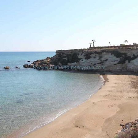Modern Studio Apartment Armonia Court Paralimni Bagian luar foto