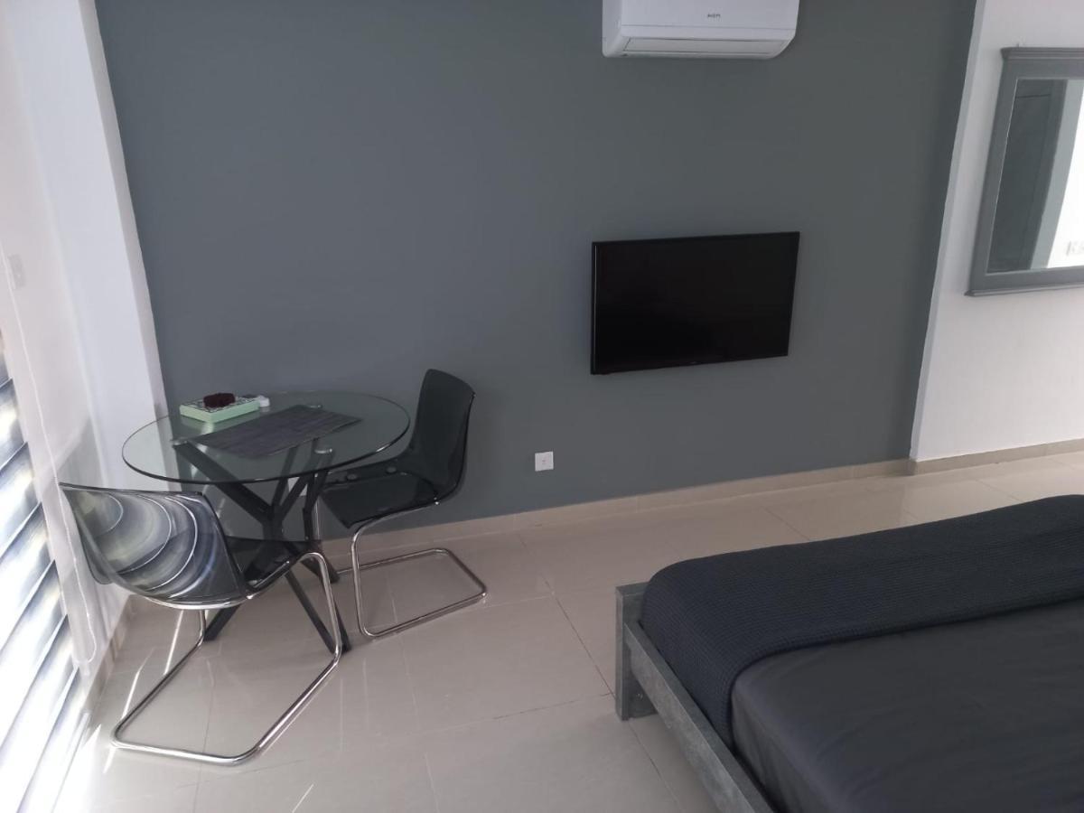 Modern Studio Apartment Armonia Court Paralimni Bagian luar foto