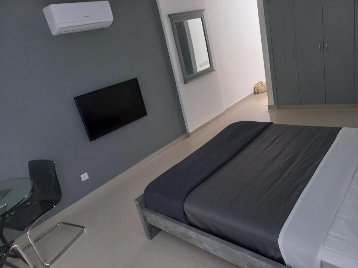 Modern Studio Apartment Armonia Court Paralimni Bagian luar foto