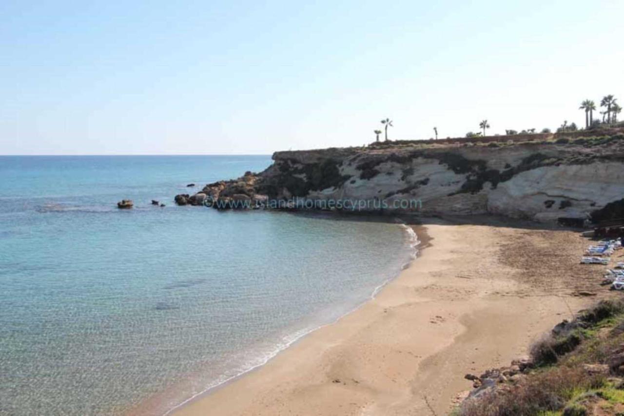 Modern Studio Apartment Armonia Court Paralimni Bagian luar foto