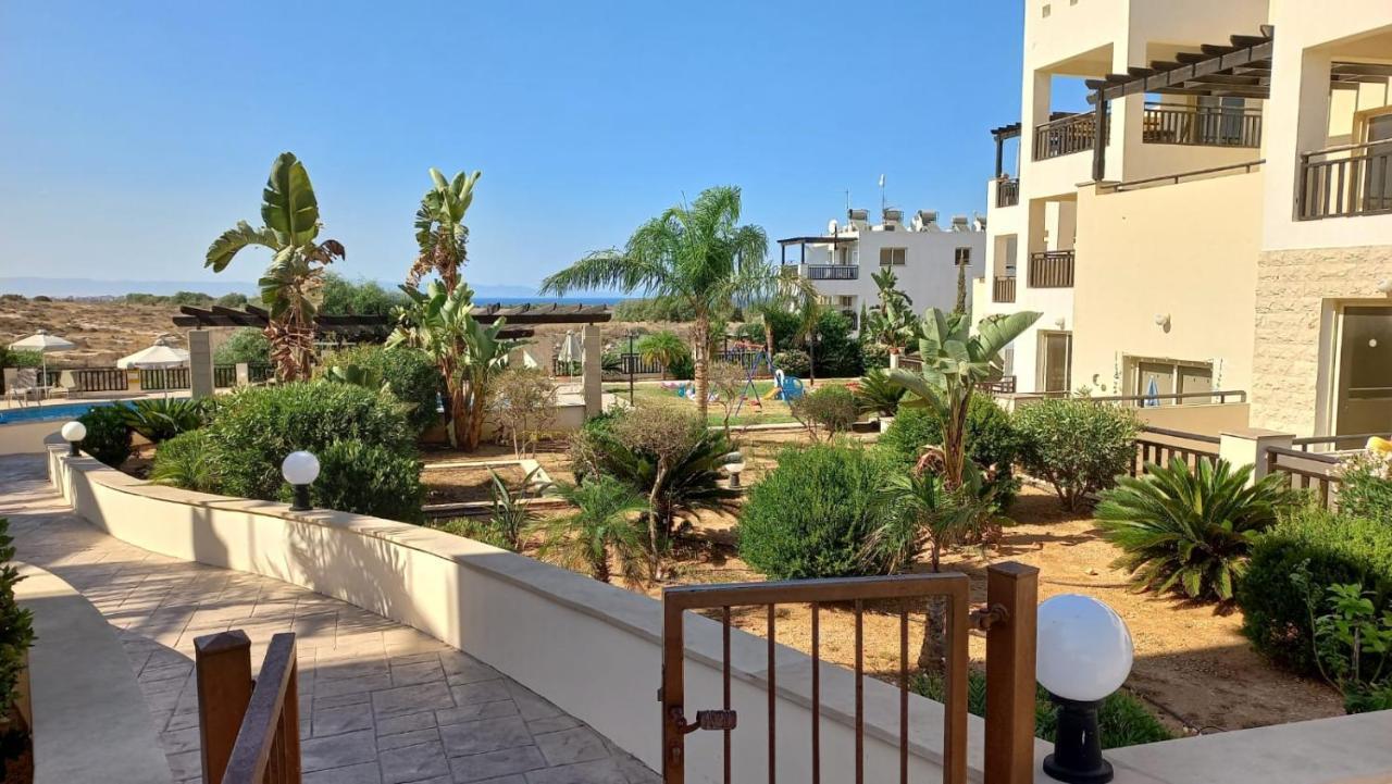 Modern Studio Apartment Armonia Court Paralimni Bagian luar foto
