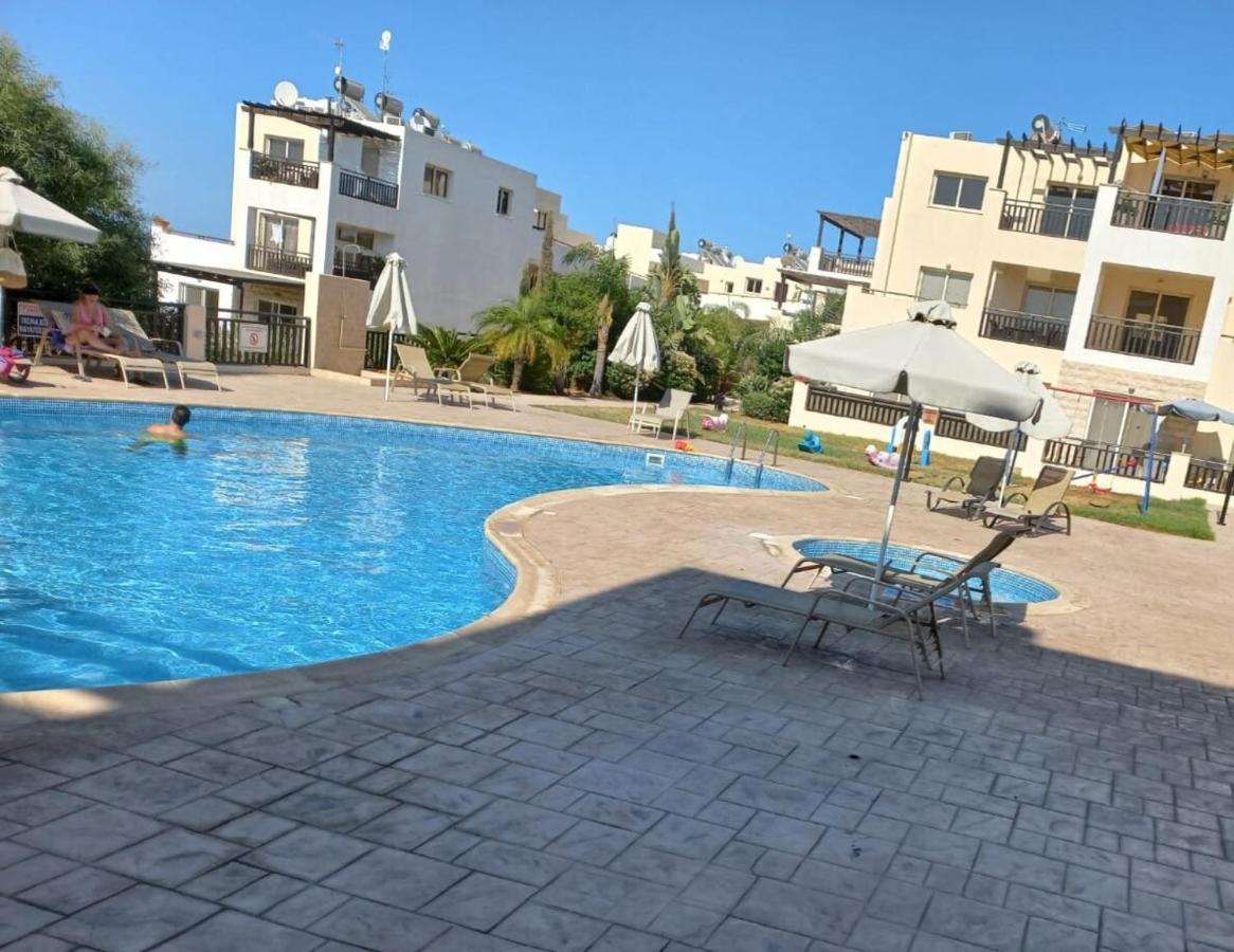 Modern Studio Apartment Armonia Court Paralimni Bagian luar foto